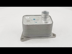 06K117021B Części samochodowe Części zamienne silnika samochodowego Części zamienne chłodnicy pojedynczego oleju Zastąpienie grzejnika